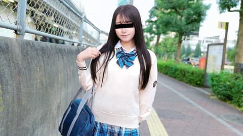 在电车上对制服少女恶作剧 根岸由香 10musume_081926_01